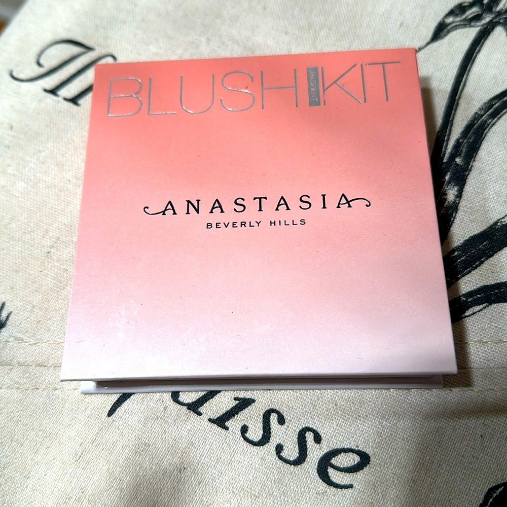 Anastasia Beverly Hills radiant blush kit